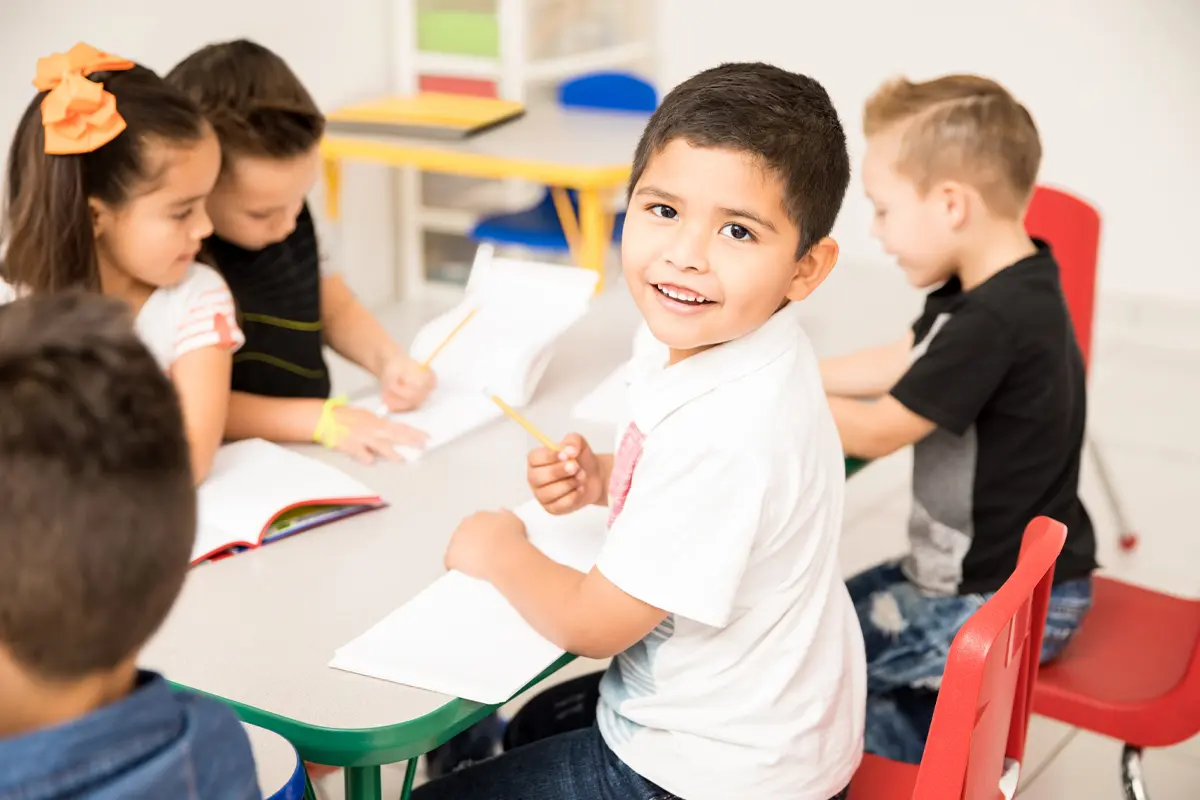 Niños en Waikiki Academy